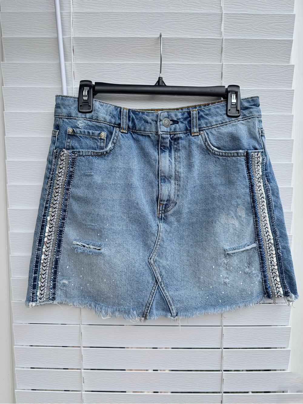 Free People Denim Mini Skirt Size 10 Beaded Embellished Boho Distressed Raw Hem